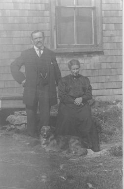 B028 - Sarah and George Frape B028 - Sarah and George Frape