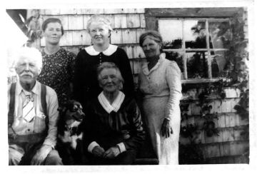 002 - George Harper, Grandma Harper Mary, Ruby, Pearl - George Harper with Grandma Harper and l to r Aunt Mary, Aunt Ruby, and Aunt Pearl. Picture taken at the house in Mattewa.